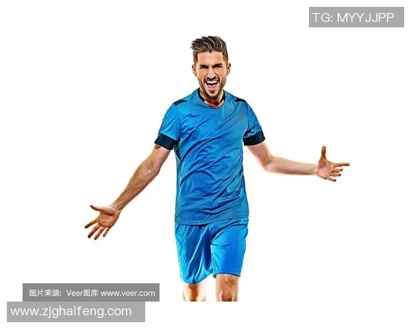 足球明星穿白色运动服展现风采与激情引领时尚潮流