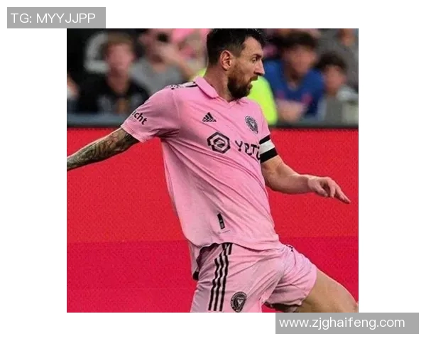 足球明星正脸照片激励男孩追逐梦想与热爱足球的心灵之旅